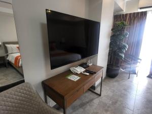 Sheryll Escapes - 1109, Phase 2 La Grande, breezy, hotel amenities!