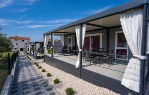 Amazing Home In Sveti Filip I Jakov 