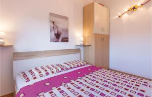 3 Bedroom Gorgeous Apartment In Marcana