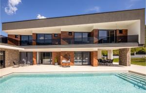 Cozy Home In Radosic With Jacuzzi