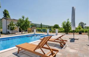 Lovely Home In Donji Prolozac With Wifi