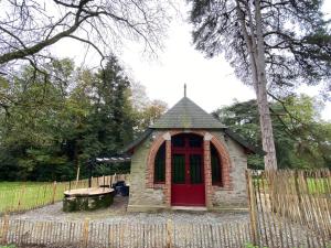 Le Château de John Miles au bord de l’eau
