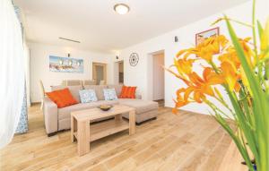 Two-Bedroom Holiday Home In Kastel Novi