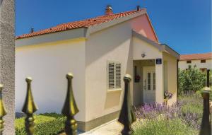 Two-Bedroom Holiday Home In Kastel Novi