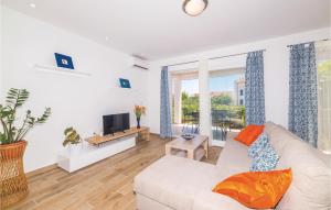 Two-Bedroom Holiday Home In Kastel Novi