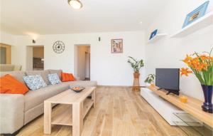 2 Bedroom Nice Home In Kastel Novi 