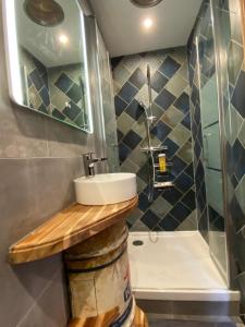 Le Château de John Miles au bord de l’eau