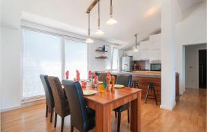 Stunning Apartment In Sutivan With Wifi