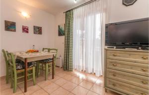 Cozy Apartment In Sukosan With Wifi