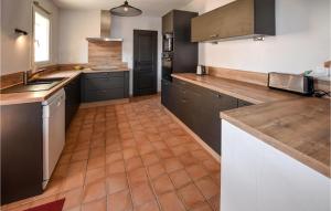 Maisons de vacances Amazing Home In Mazan With Kitchen : photos des chambres