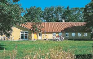 5 Bedroom Stunning Home In Øster Assels - 3hvězdičkové hotely ve městě Øster Assels