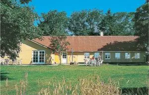 5 Bedroom Stunning Home In Øster Assels - Ljørslev