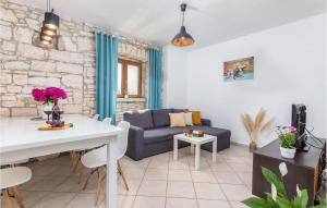 Two-Bedroom Holiday Home In Svetvincenat