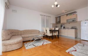 Lovely Apartment In Seget Donji