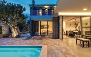 4 Bedroom Nice Home In Lun