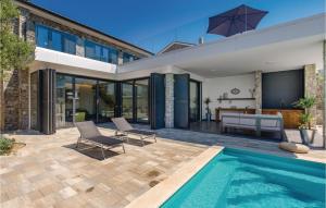 4 Bedroom Nice Home In Lun 