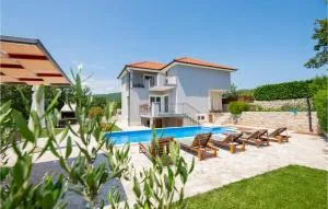 Four-Bedroom Holiday Home In Blato Na Cetini - Smoljanovići
