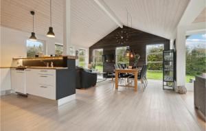 Cozy Home In Struer With Wifi