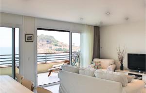 Cozy Apartment In Tossa De Mar