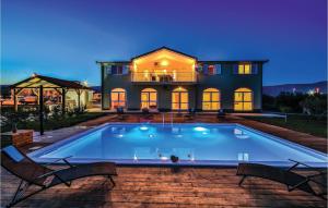 2 Bedroom Stunning Apartment In Divulje