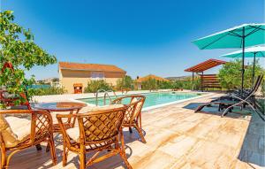 Nice Home In Zatoglav With House Sea View 