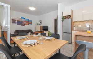 3 Bedroom Lovely Home In Vodice 