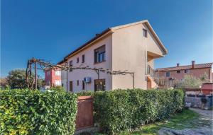 Awesome Apartment In Fazana With Wifi 