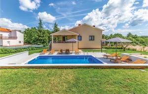 Four-Bedroom Holiday Home In Pazin