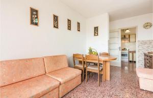 3 Bedroom Stunning Apartment In Lovran 