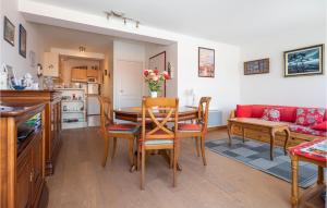 Appartements 1 Bedroom Awesome Apartment In Royan : photos des chambres