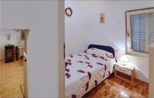 Cozy Home In Murter With Kitchen