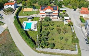 Stunning Home In Gornji Vinjani With Wifi