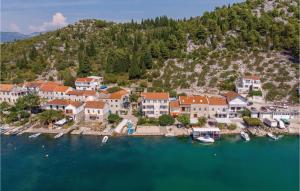 Beautiful Apartment In Blace With House Sea View 