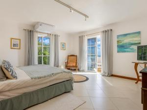 Villa Jacaranda-Pool, Sea View & Mature Garden