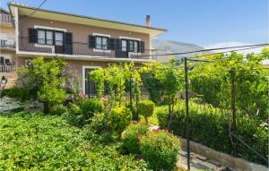 Three-Bedroom Apartment In Srinjine