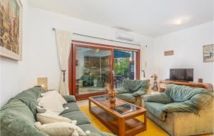 Gorgeous Apartment In Njivice With Wifi