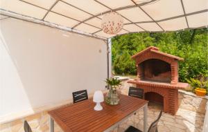 Gorgeous Home In Hrvace