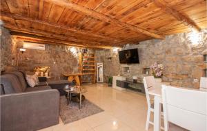 Beautiful Home In Zmijavci With Kitchen 