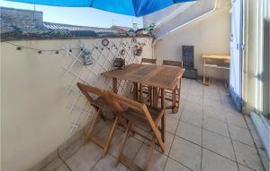 Maisons de vacances 2 Bedroom Stunning Home In Abeilhan : photos des chambres