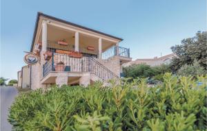1 Bedroom Awesome Apartment In Kolan 
