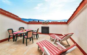 Two-Bedroom Apartment In Kastel Kambelovac