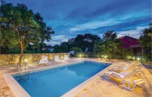 2 Bedroom Nice Apartment In Pinezici