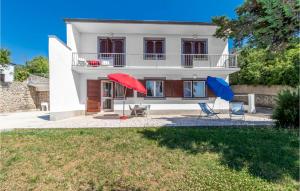 3 Bedroom Nice Apartment In Klenovica