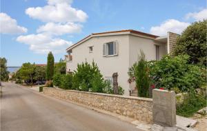 Nice Apartment In Mandre With Wifi