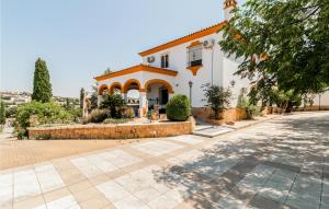 Stunning Home In Aguilar De La Frontera