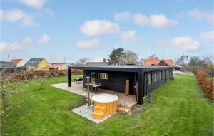 Gorgeous Home In Karrebæksminde - Enø By