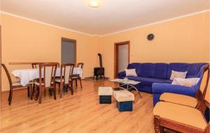 3 Bedroom Gorgeous Apartment In Grizane