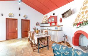 Awesome Home In La Puebla Los Infantes