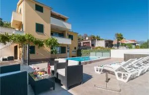 Studio Apartment In Solin - Солин