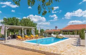 Nice Home In Unesic With Wifi - Umljanović